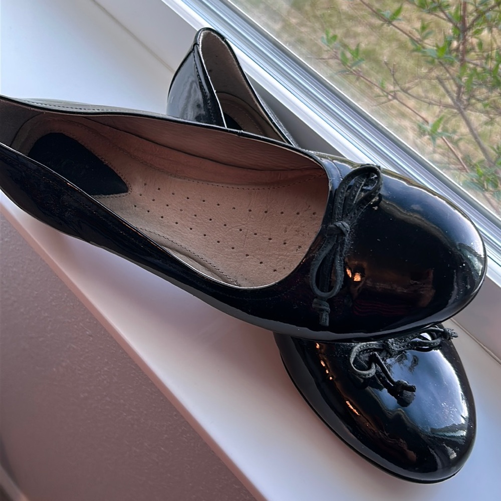 Ecco Black patent leather ballet flats